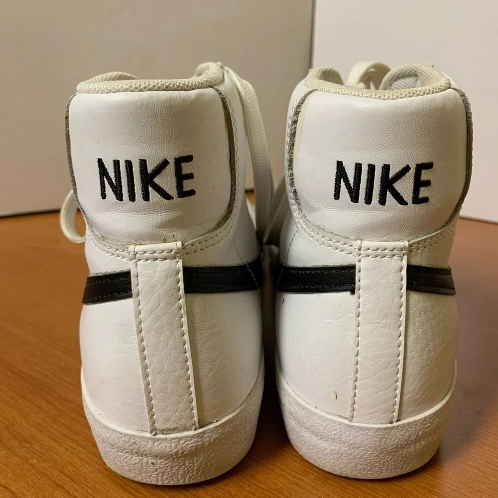 Nike Blazer Mid 77 White Black Leather Shoes Size 5.5  (Grade School)